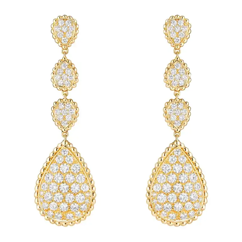 Move earrings