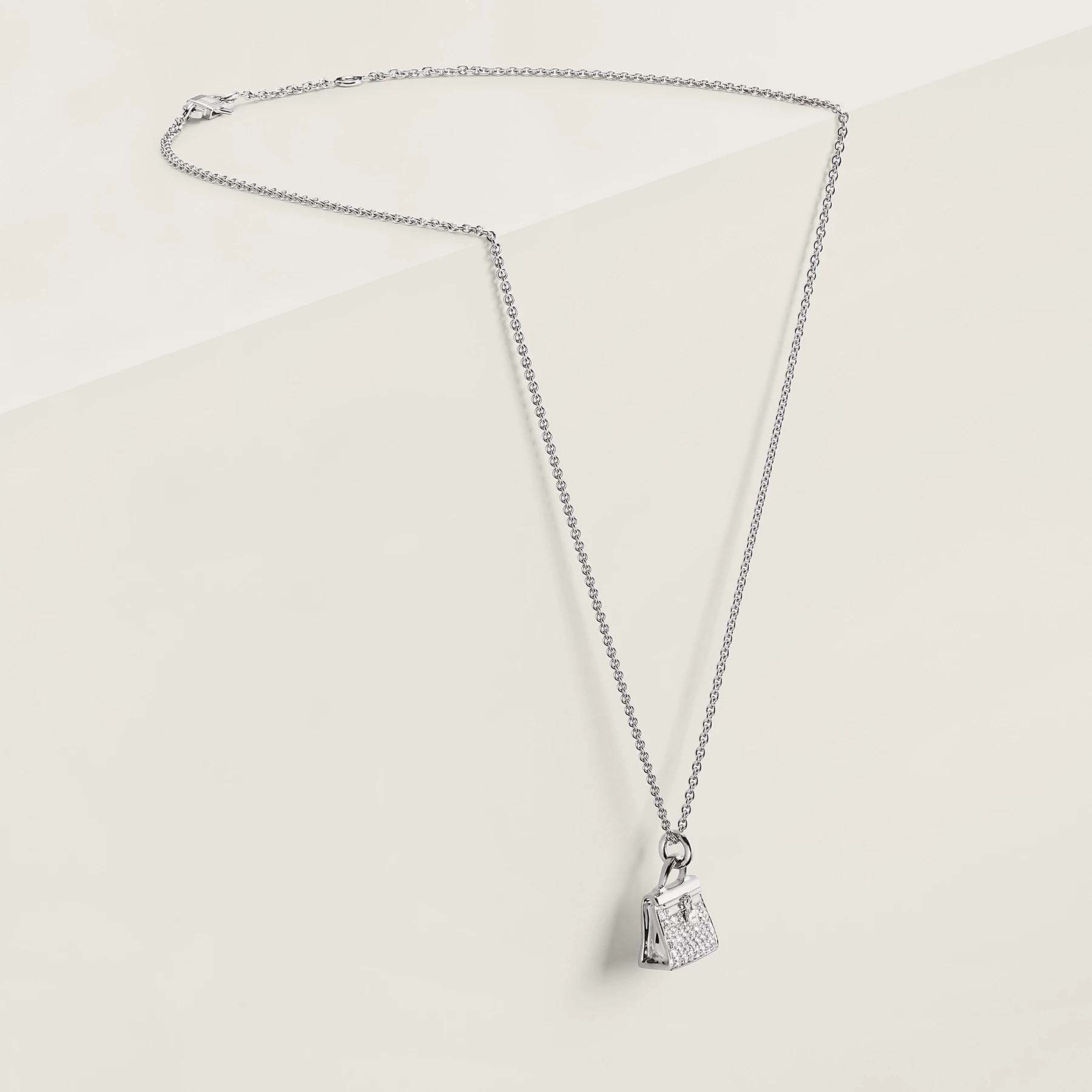Move mini necklace