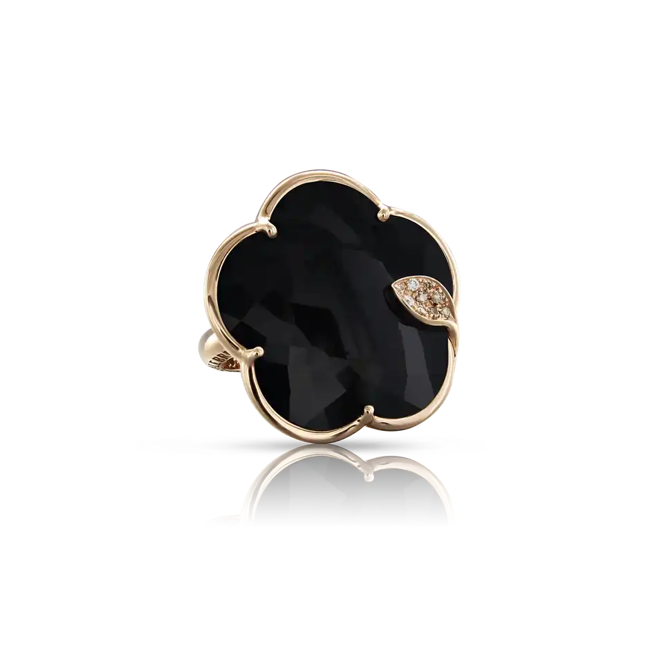 Diamond ring &amp; onyx