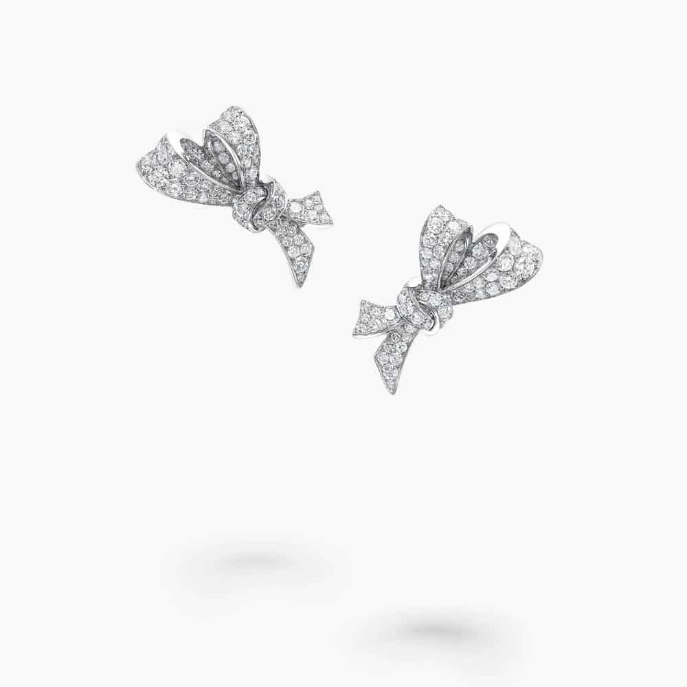 Move earrings