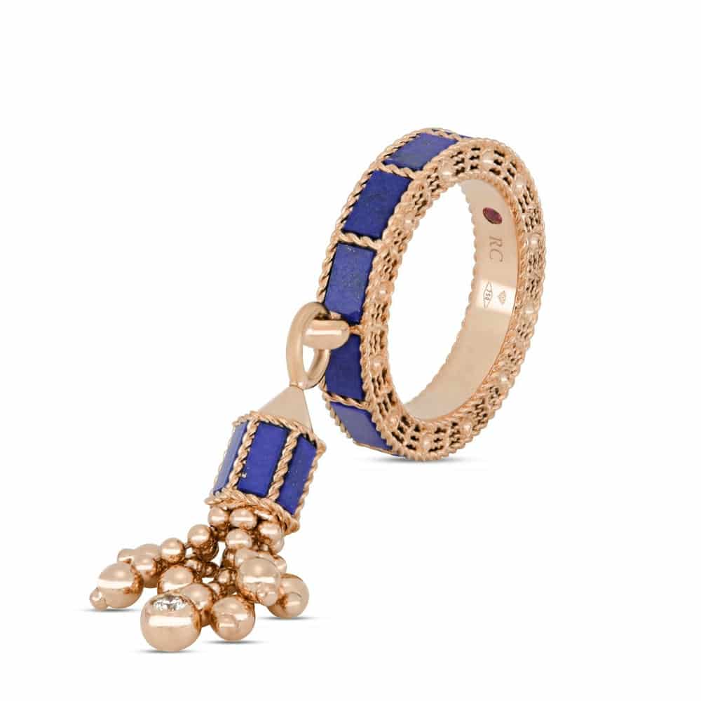 Move earrings
