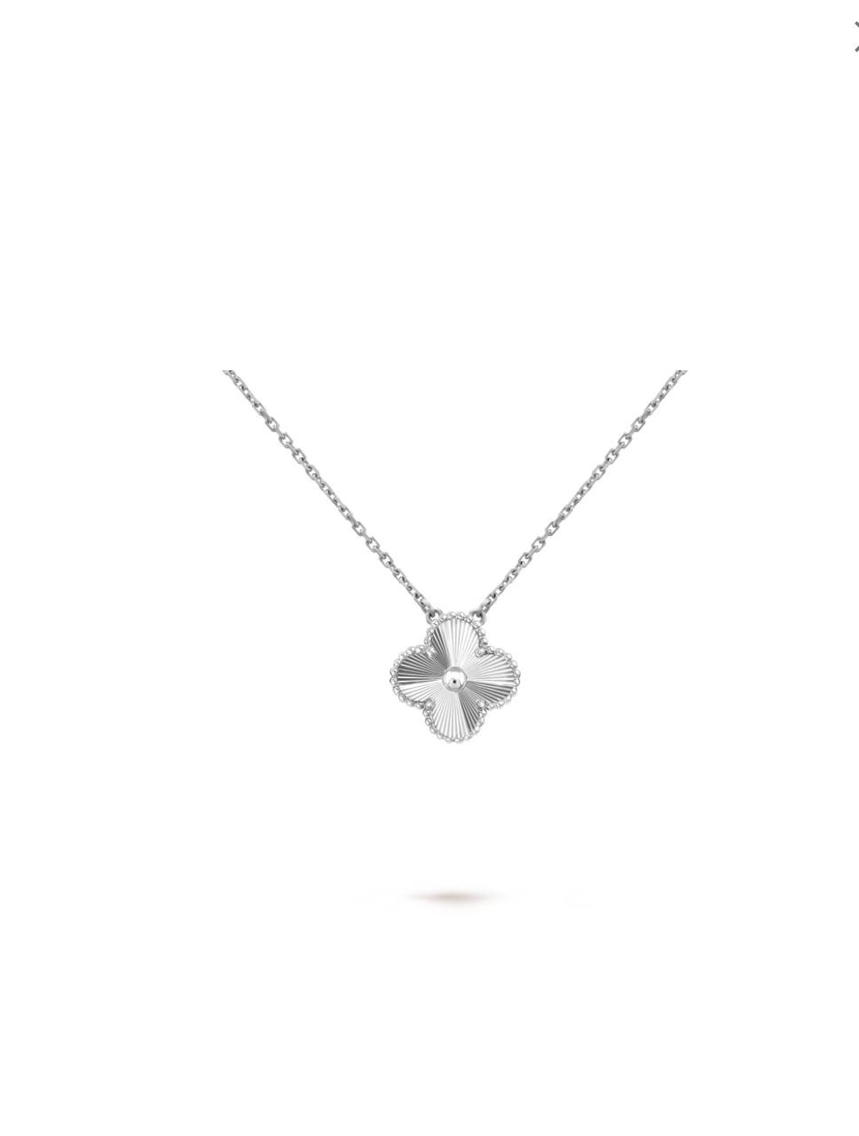 Princess flower necklace